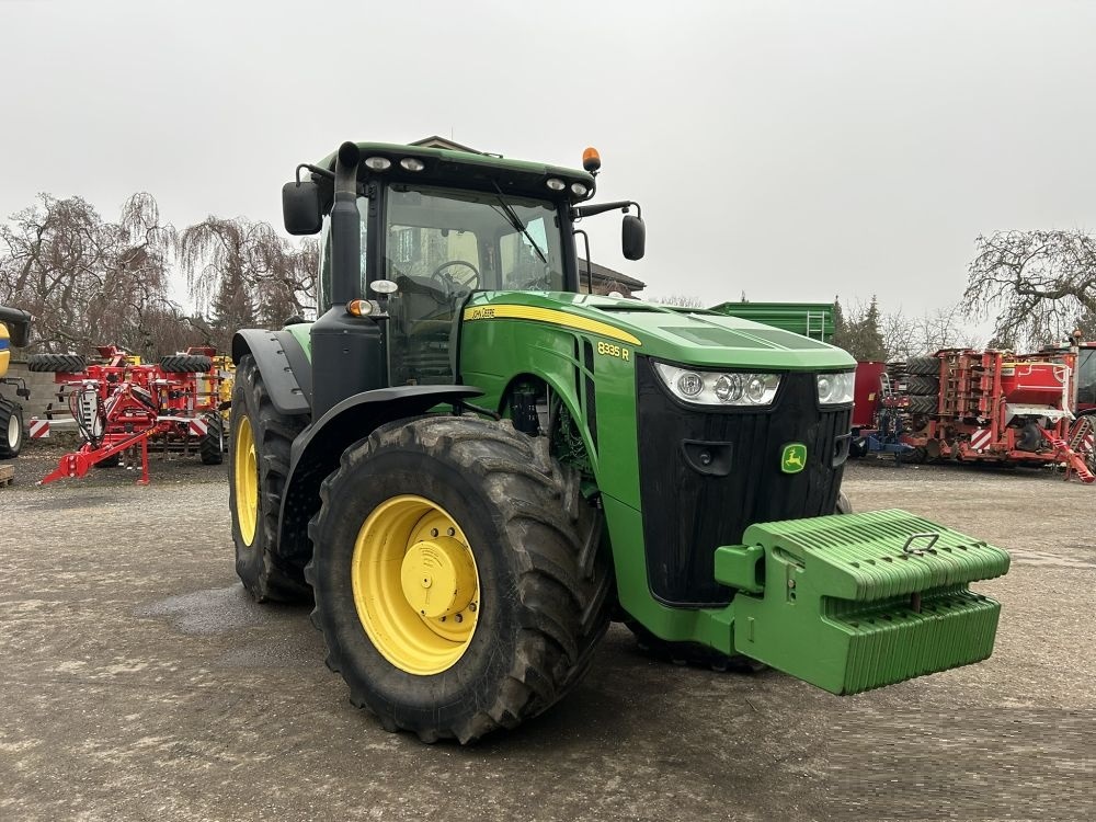 John Deere 8335R