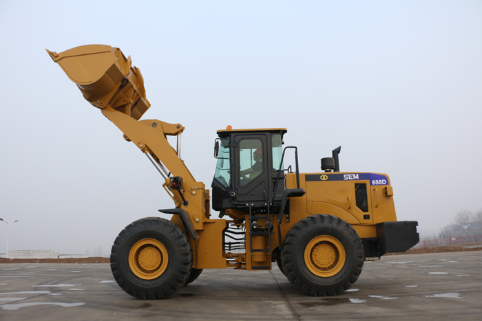 Фронтальний колісний навантажувач SEM 656DHL