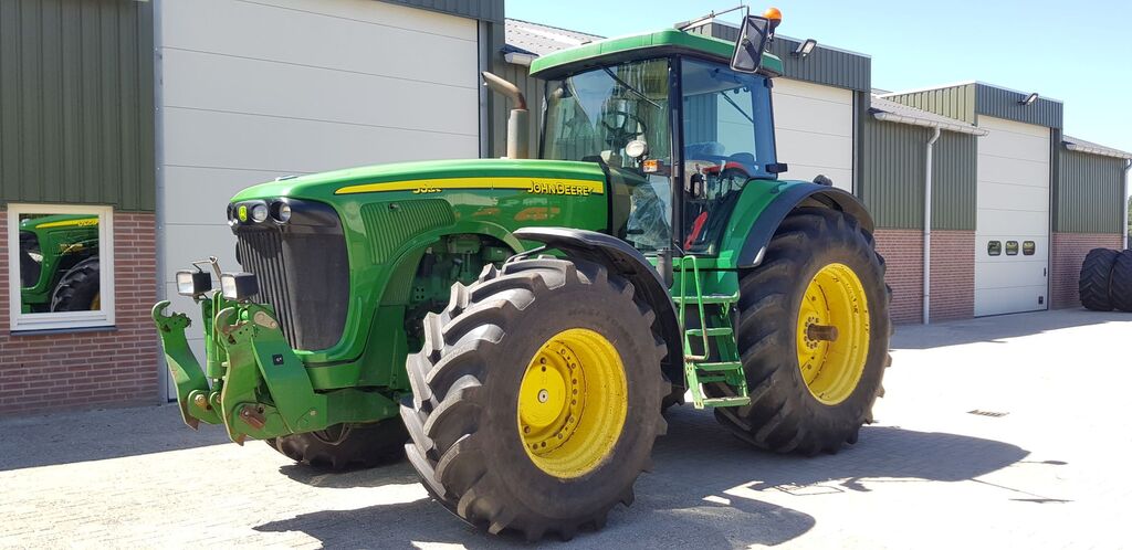 трактор John Deere 8520