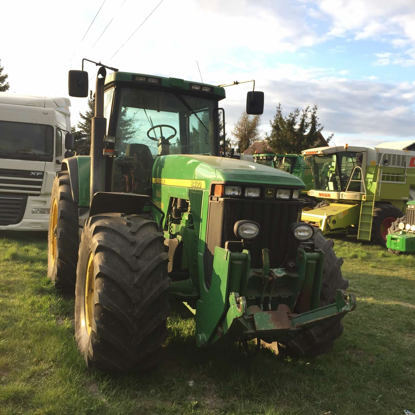 трактор John Deere 8400