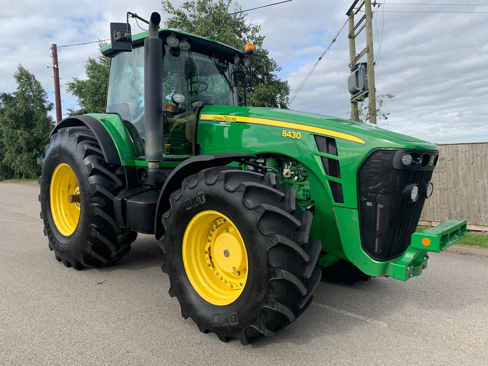 трактор John Deere 8430