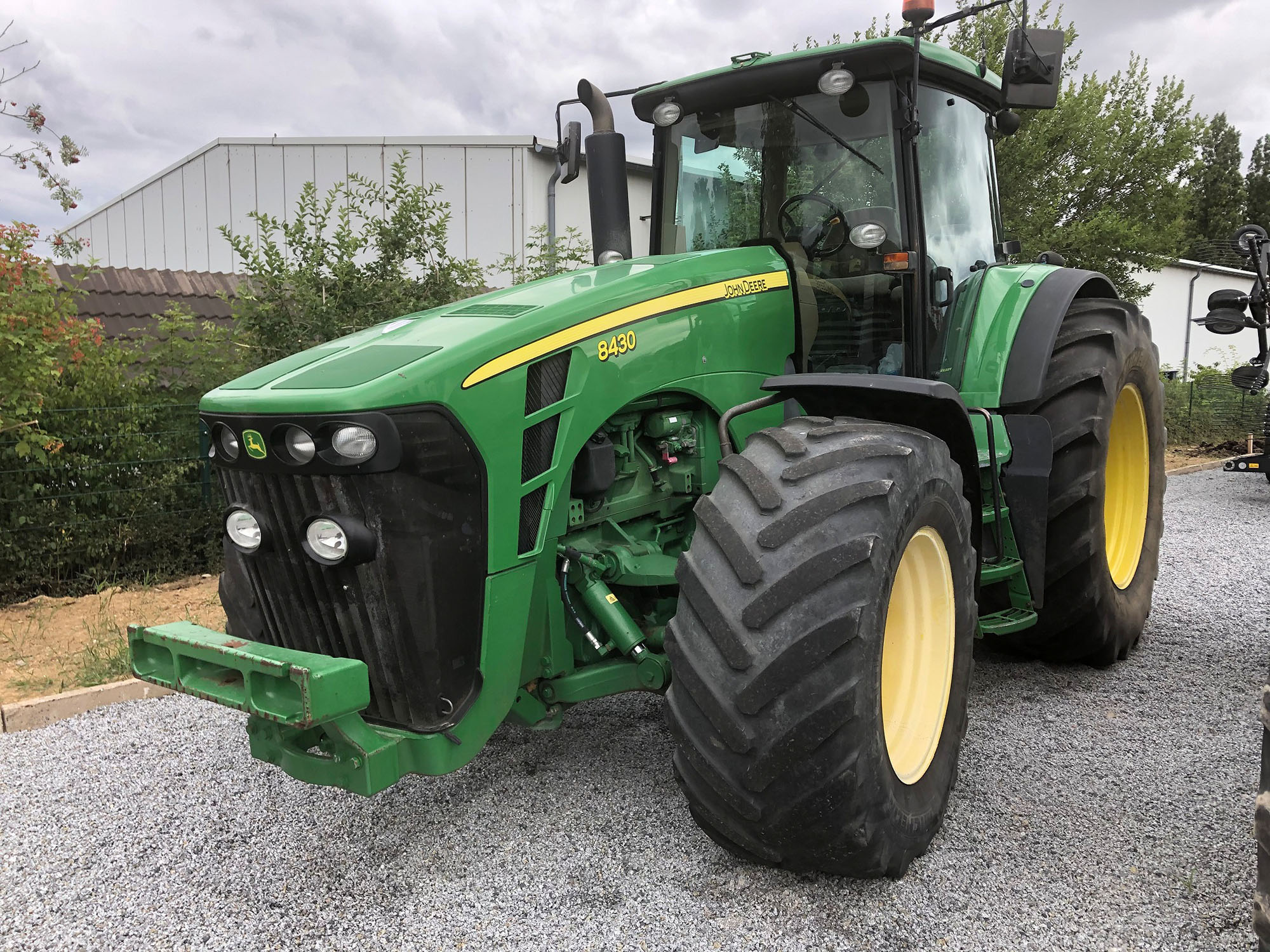 трактор John Deere 8430