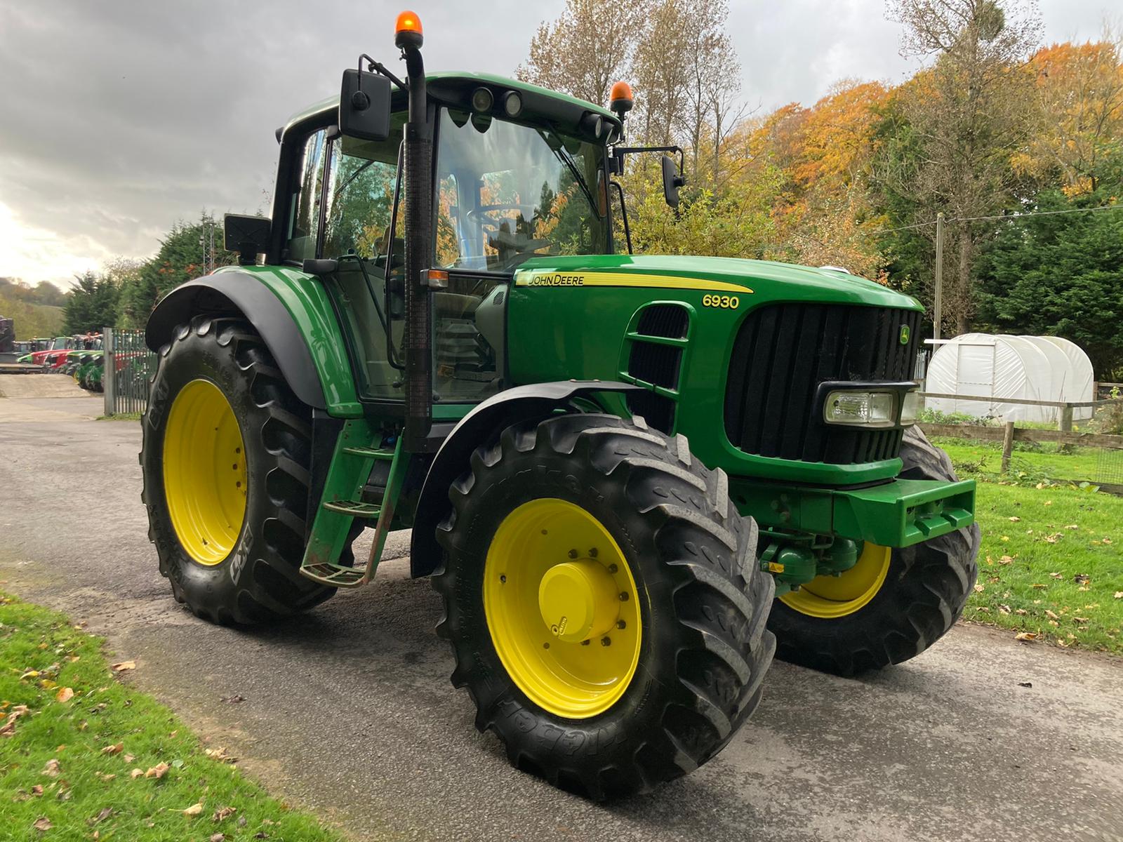 трактор John Deere 6930 