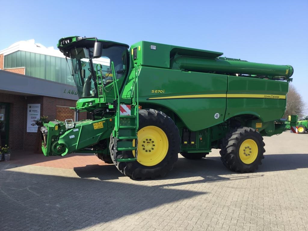 John Deere S670i John Deere S670i