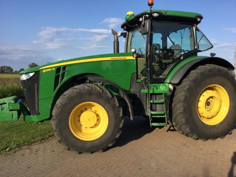 John Deere 8335R