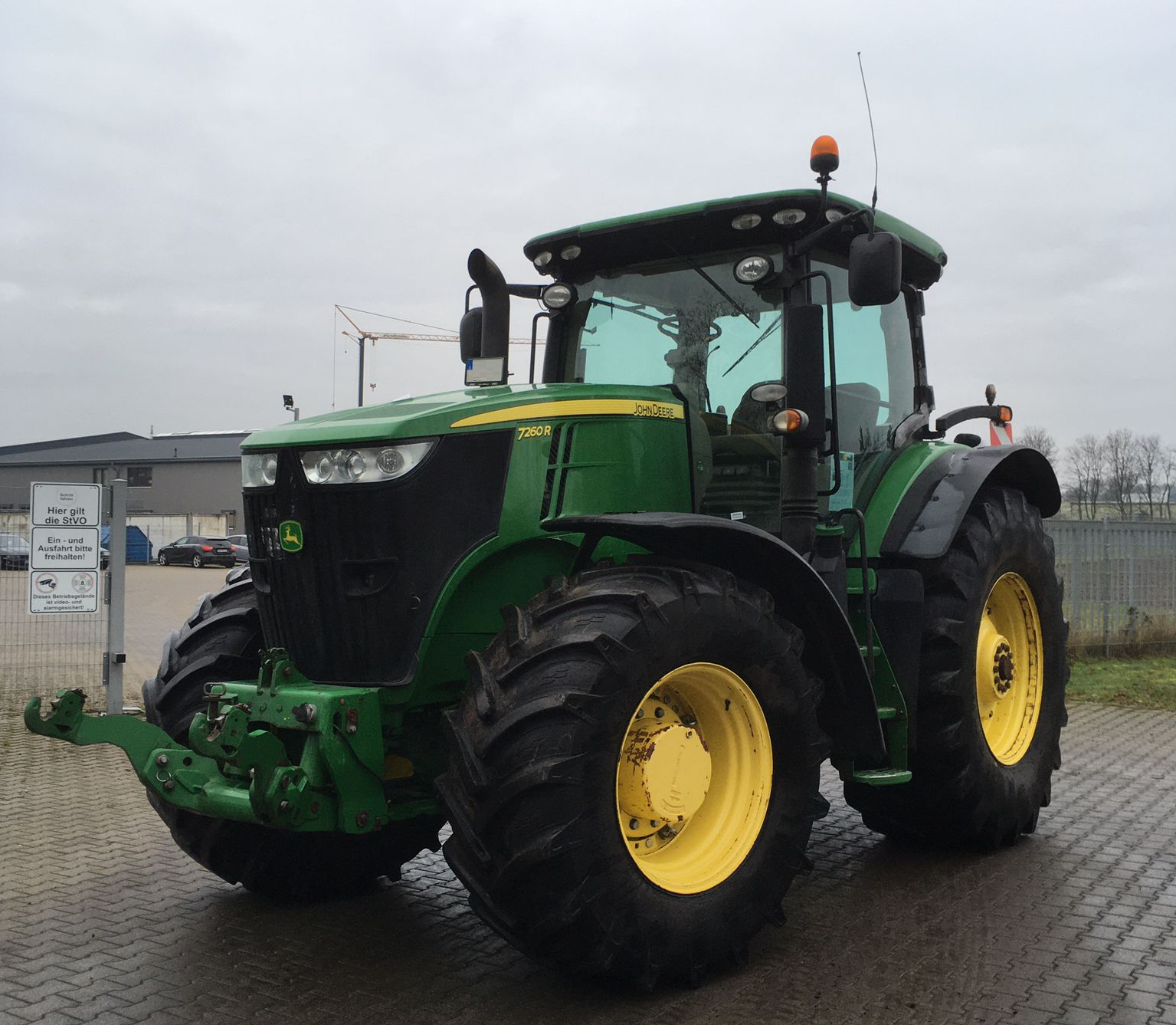 трактор John Deere 7260R