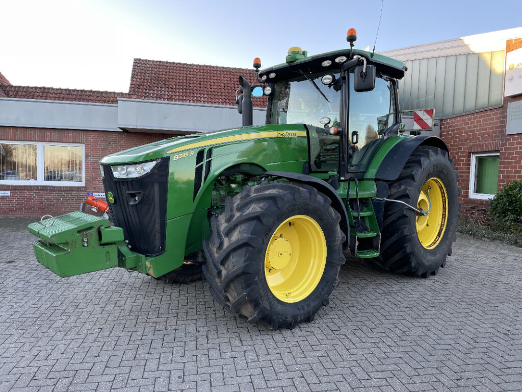 John Deere 8335R