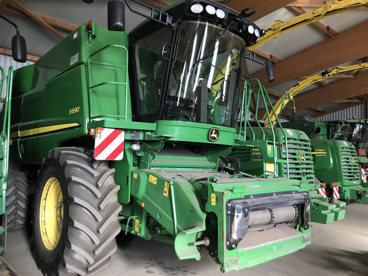 John Deere S690 John Deere S690