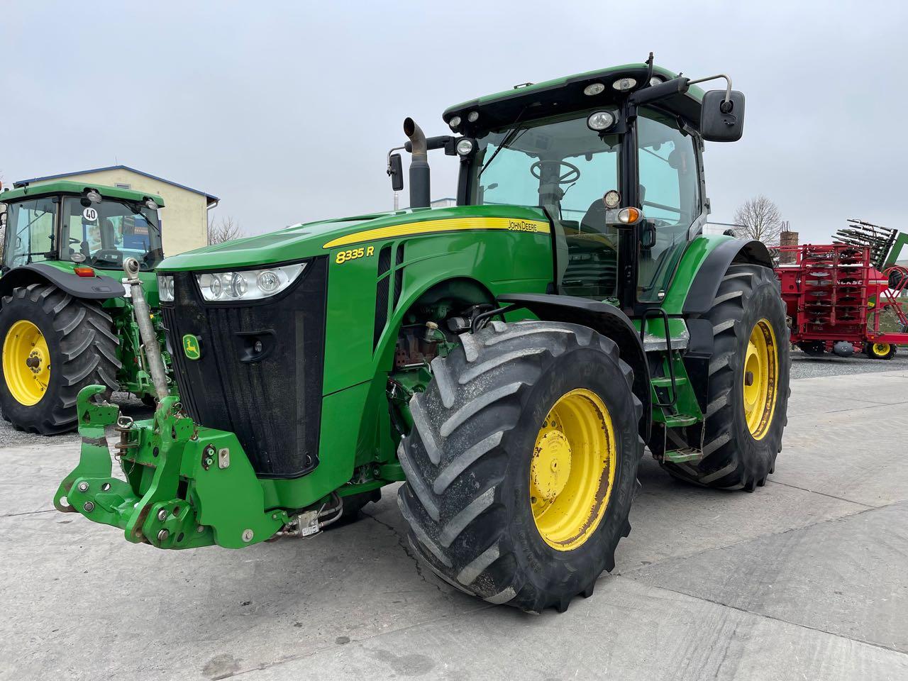 John Deere 8335R