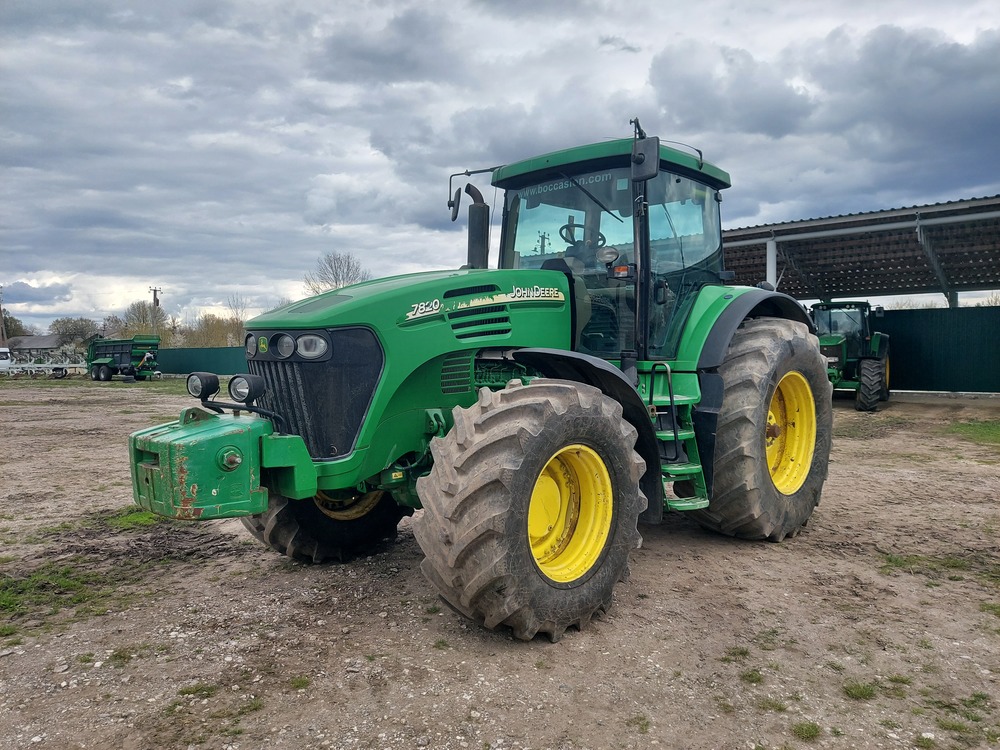 John Deere 7820