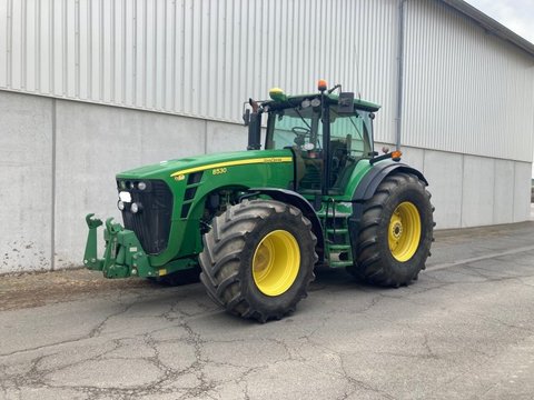 John Deere 8530