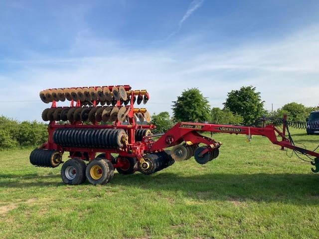 Дискова борона VÄDERSTAD Carrier 820
