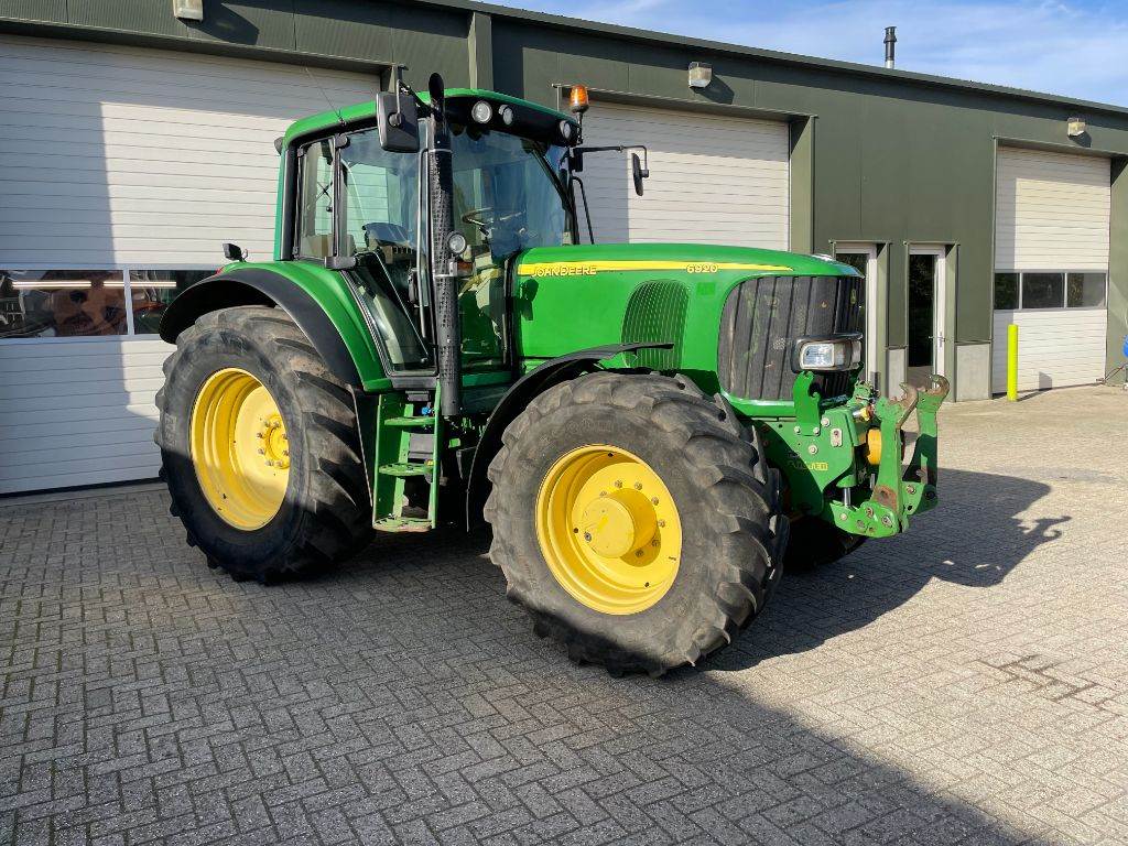 John Deere 6920