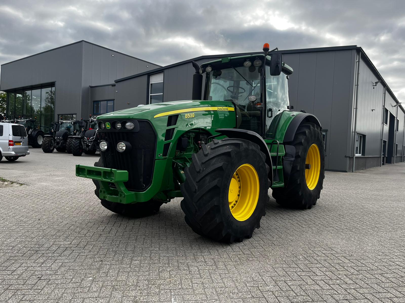 John Deere 8530