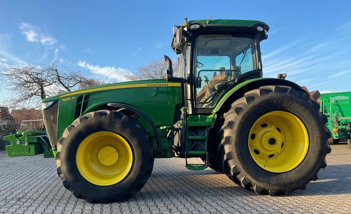 John Deere 8310R