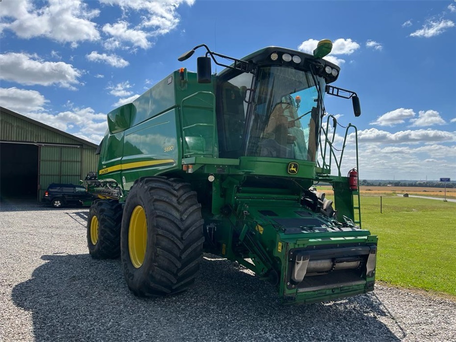 John Deere S690i John Deere S690i