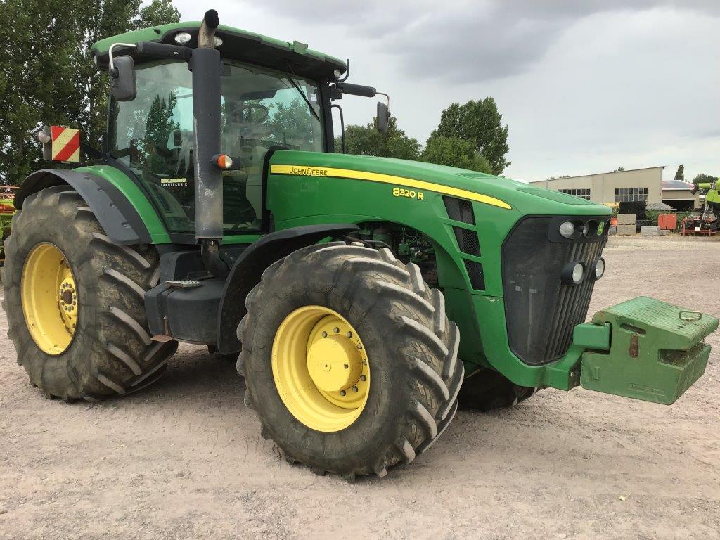 John Deere 8320R