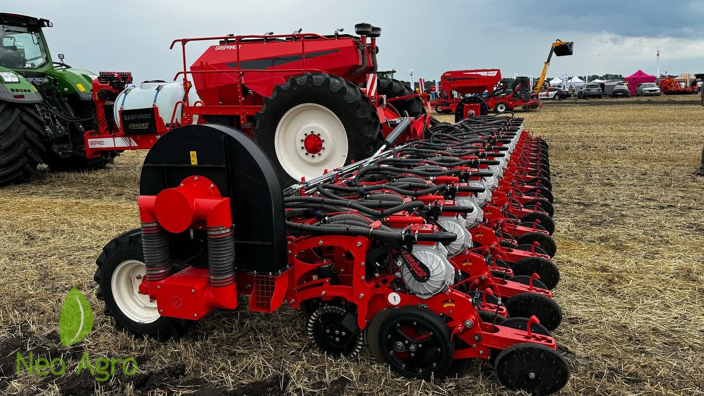 Сівалка точного висіву з електроприводом Maschio Gaspardo Chrono 932 (змінне міжряддя 35см та 70см) Сівалка точного висіву з електроприводом Maschio Gaspardo Chrono 932 (змінне міжряддя 35см та 70см)